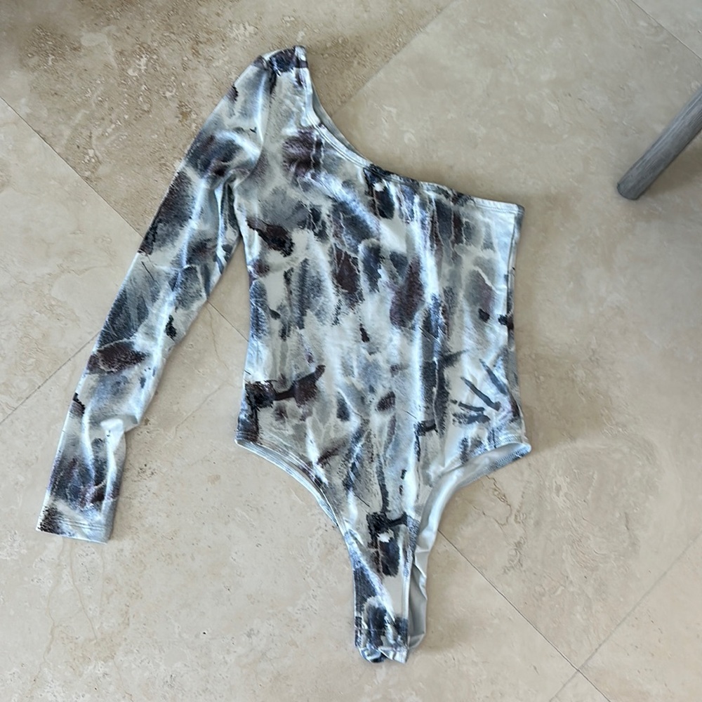 shein one shoulder frosty print bodysuit